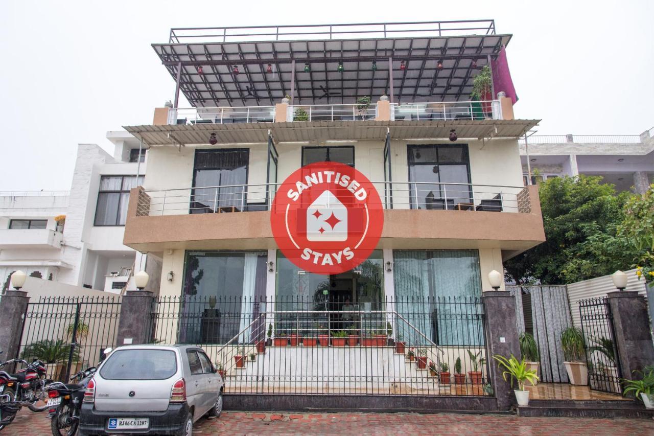 Capital O 11716 Hotel Everest Udaipur Exterior photo