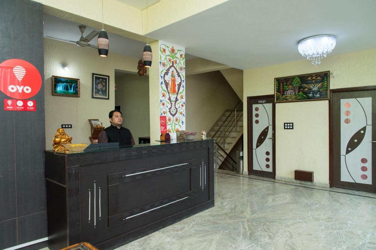 Capital O 11716 Hotel Everest Udaipur Exterior photo