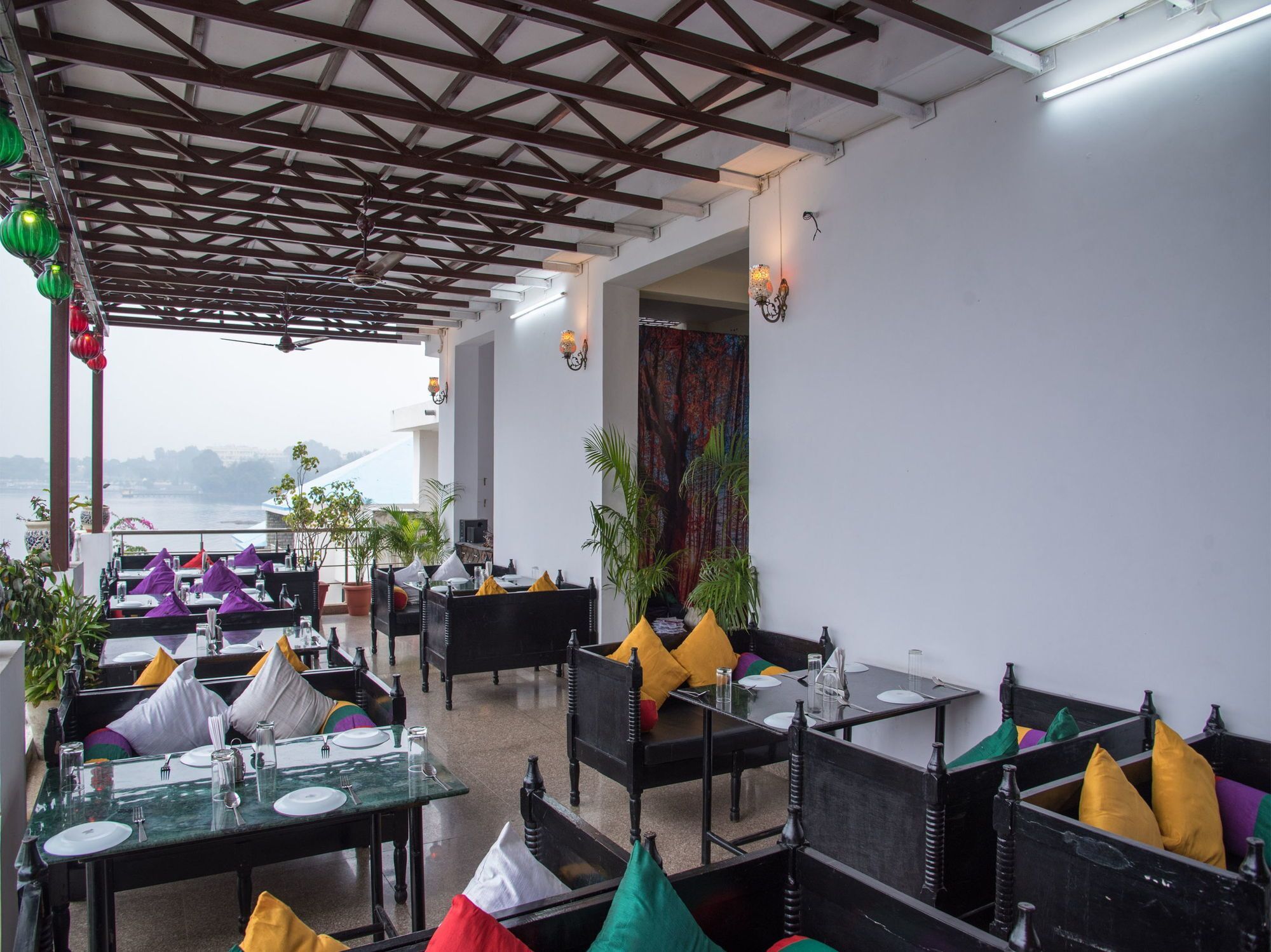 Capital O 11716 Hotel Everest Udaipur Exterior photo